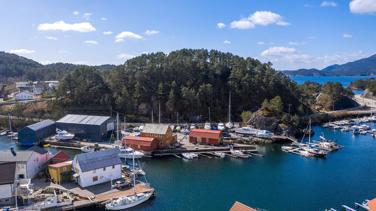 Oversiktsbilde av Aasheim Slipp marina i Sagvåg