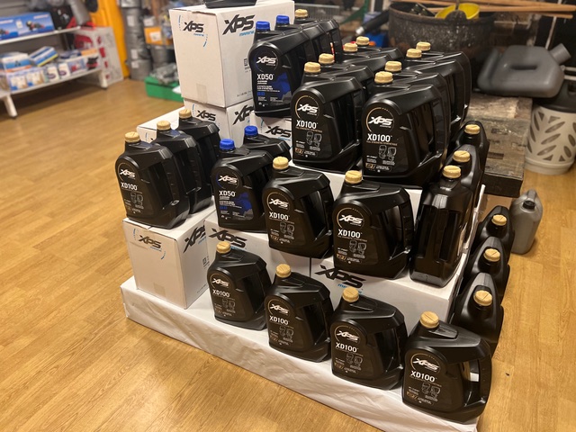 Hyller med maritimt utstyr