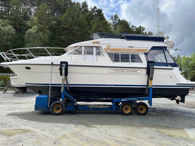 Motorbåt på Sublift 12 slipp ved Aasheim Slipp